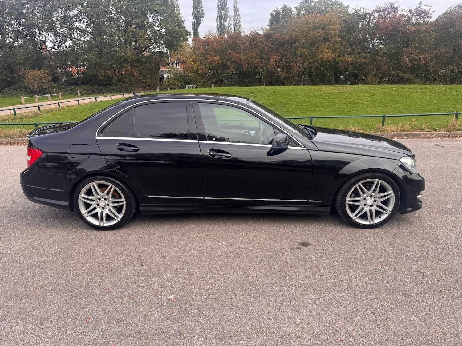 Used Mercedes-Benz C Class 2013 for sale - 76232889: Photo 2