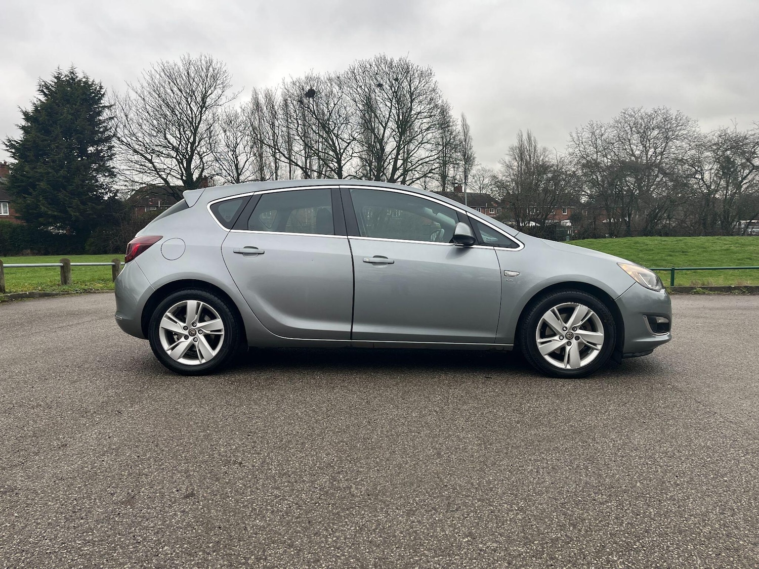 Used Vauxhall Astra 2012 for sale - 77307779: Photo 2