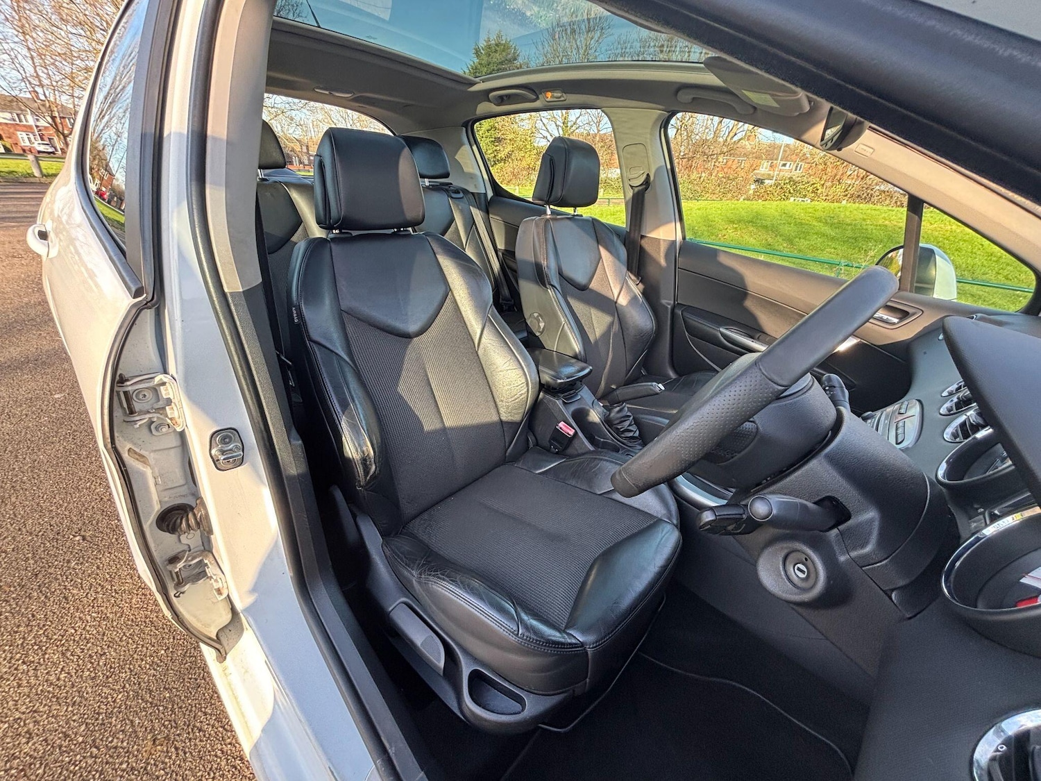 Used Peugeot 308 2010 for sale - 76661205: Photo 16