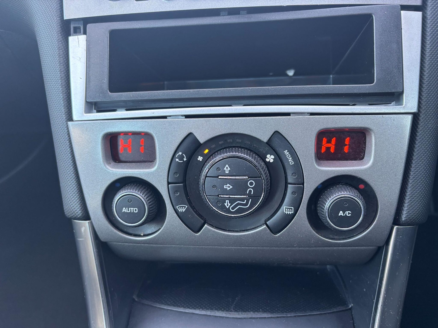 Used Peugeot 308 2010 for sale - 76661205: Photo 23