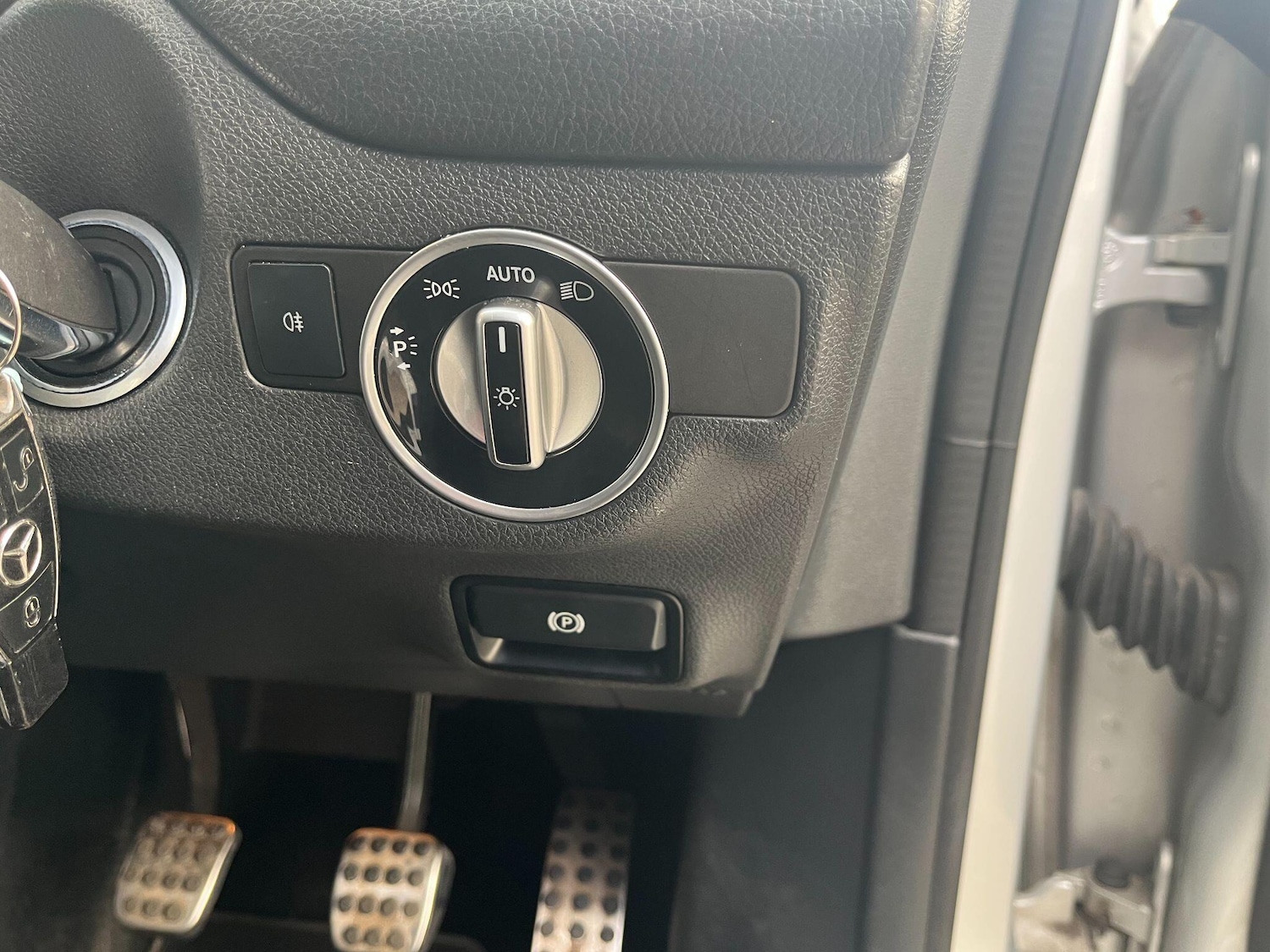 Used Mercedes-Benz CLA 2015 for sale - 76915201: Photo 21