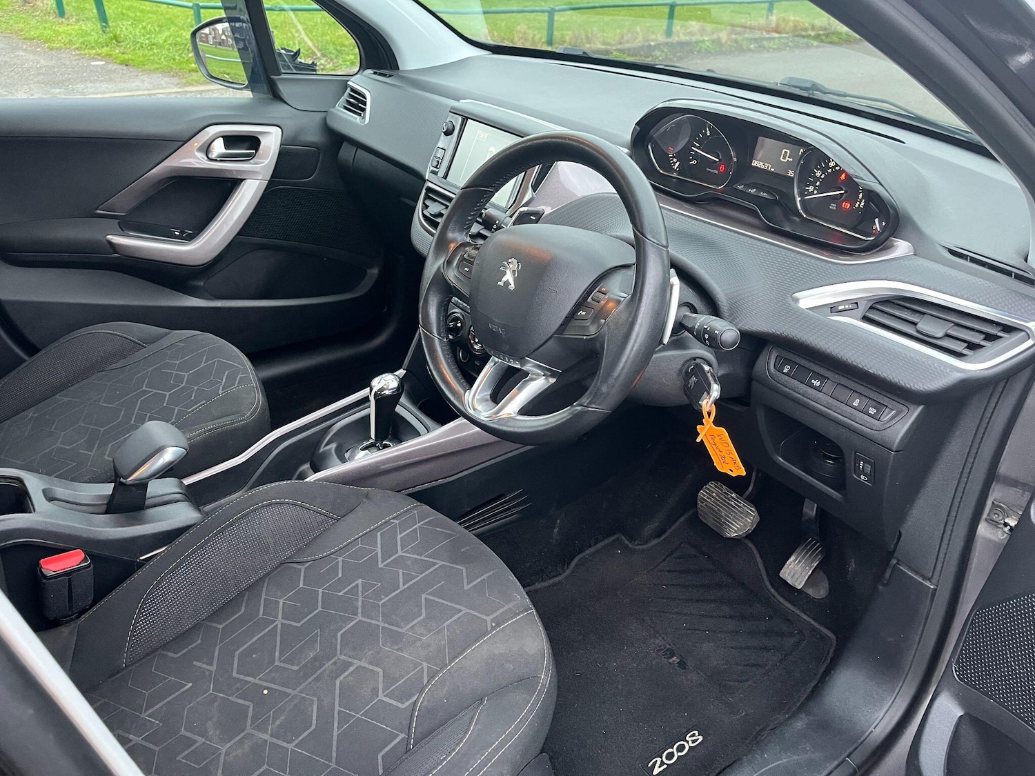 Used Peugeot 2008 2015 for sale - 77307780: Photo 8