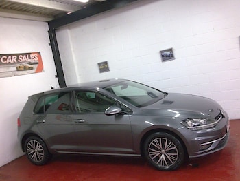 Used Volkswagen Golf 2017 for sale - 78127543: Photo