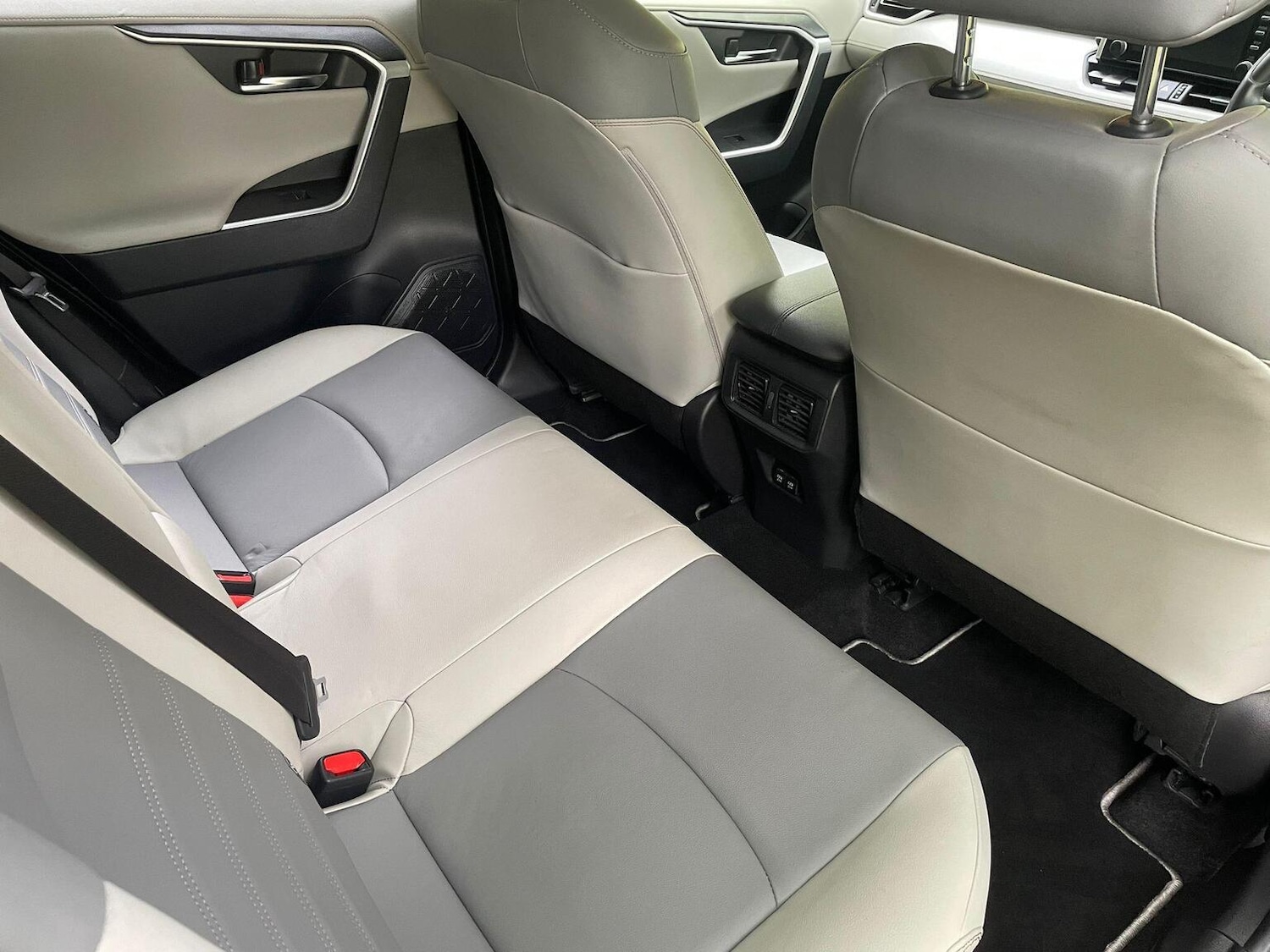 Used Toyota RAV4 2019 for sale - 76905142: Photo 21