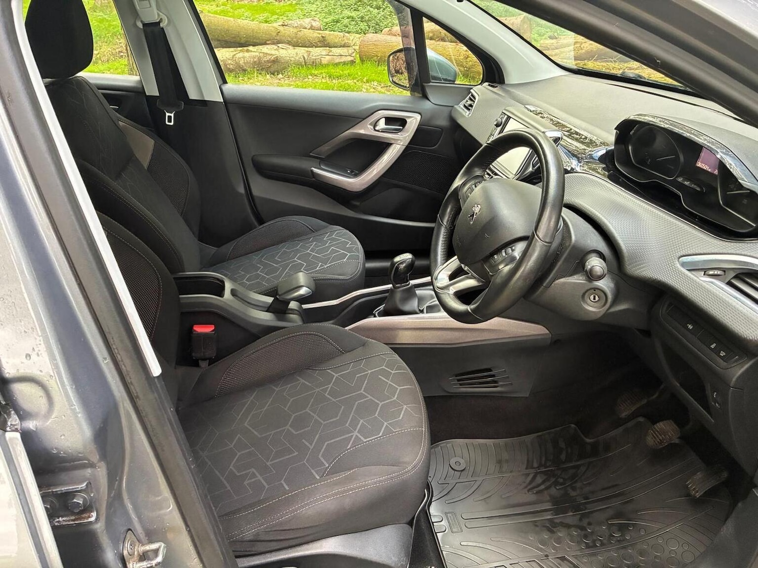 Used Peugeot 2008 2015 for sale - 76905152: Photo 13