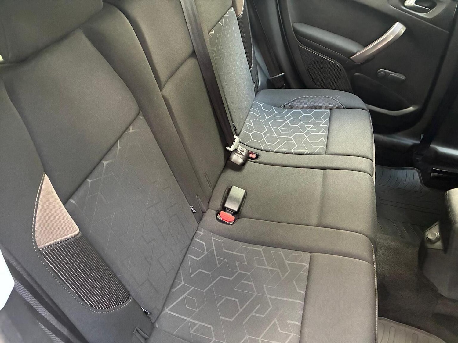 Used Peugeot 2008 2015 for sale - 76905152: Photo 14