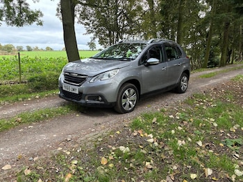 Used Peugeot 2008 2015 for sale - 76905152: Photo
