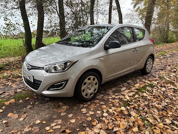 Used Hyundai i20 2013 for sale - 76549649: Photo