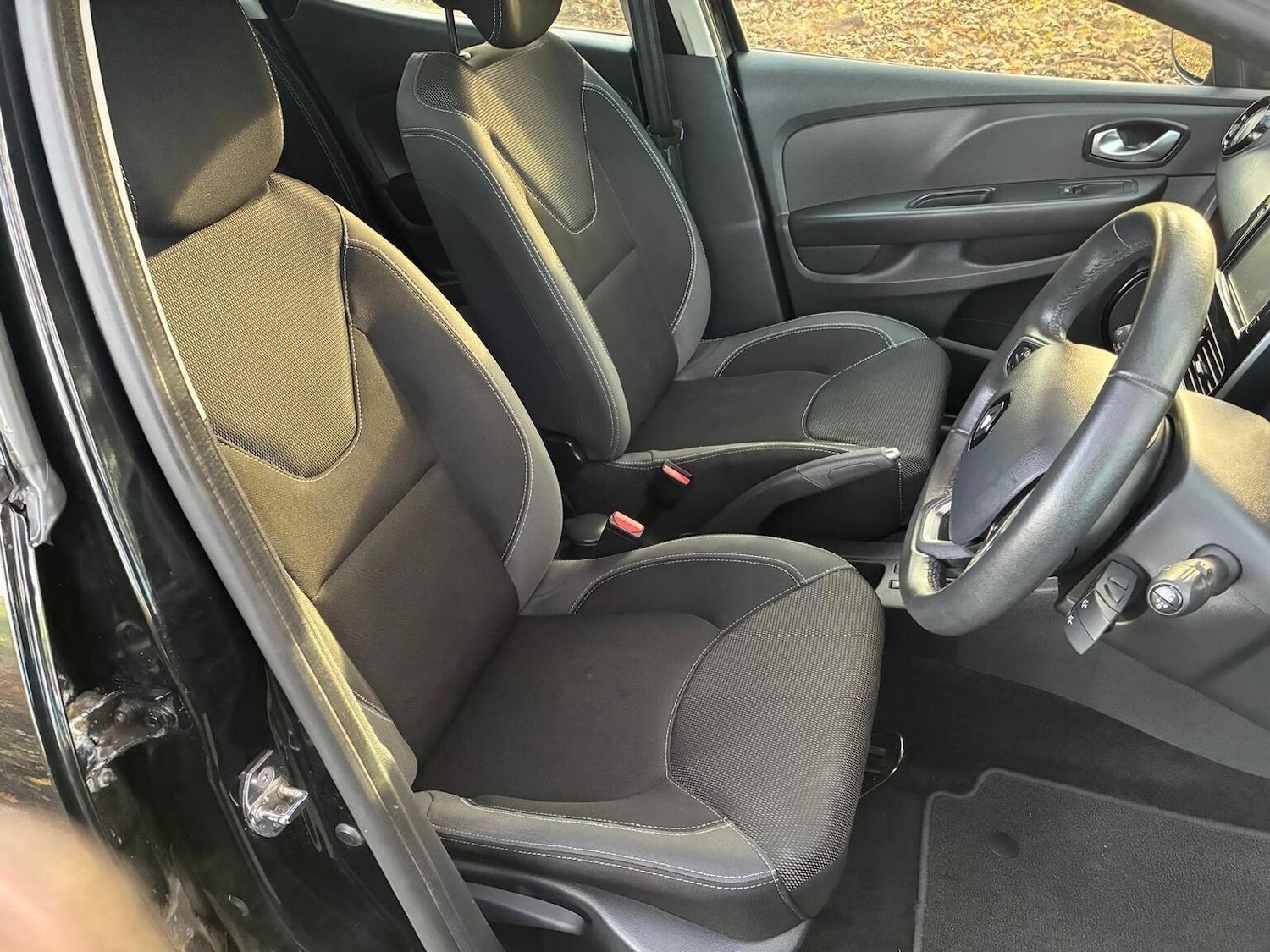 Used Renault Clio 2017 for sale - 76905151: Photo 13