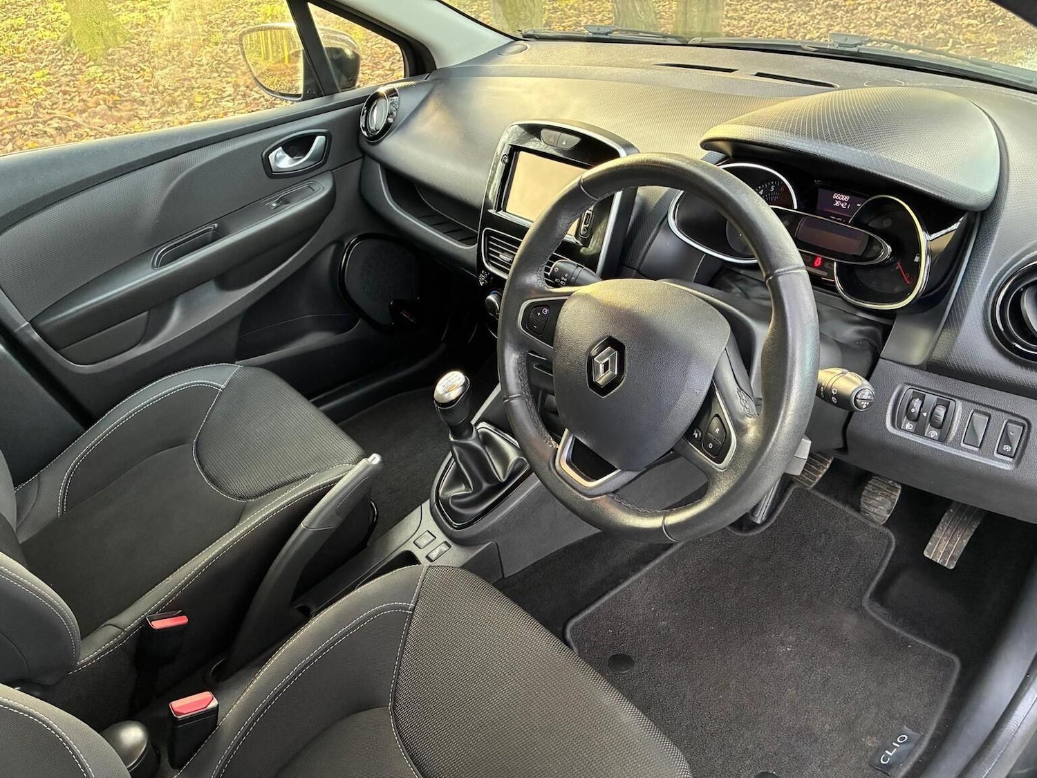 Used Renault Clio 2017 for sale - 76905151: Photo 14