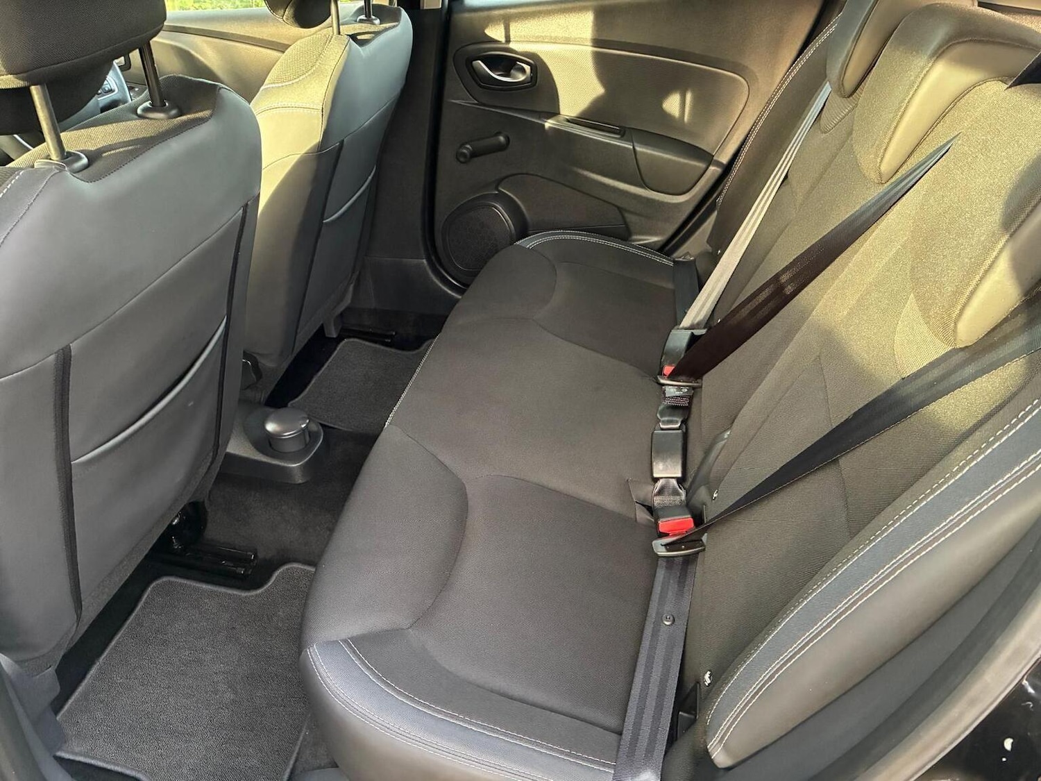 Used Renault Clio 2017 for sale - 76905151: Photo 18