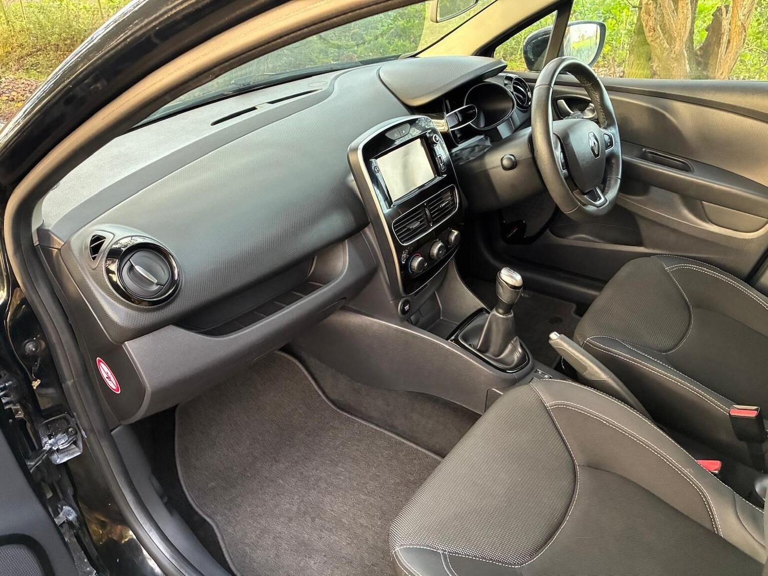 Used Renault Clio 2017 for sale - 76905151: Photo 20