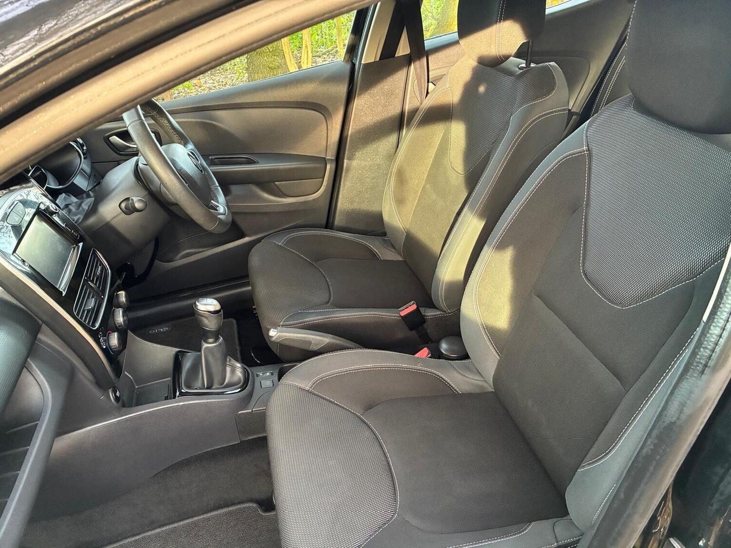 Used Renault Clio 2017 for sale - 76905151: Photo 21