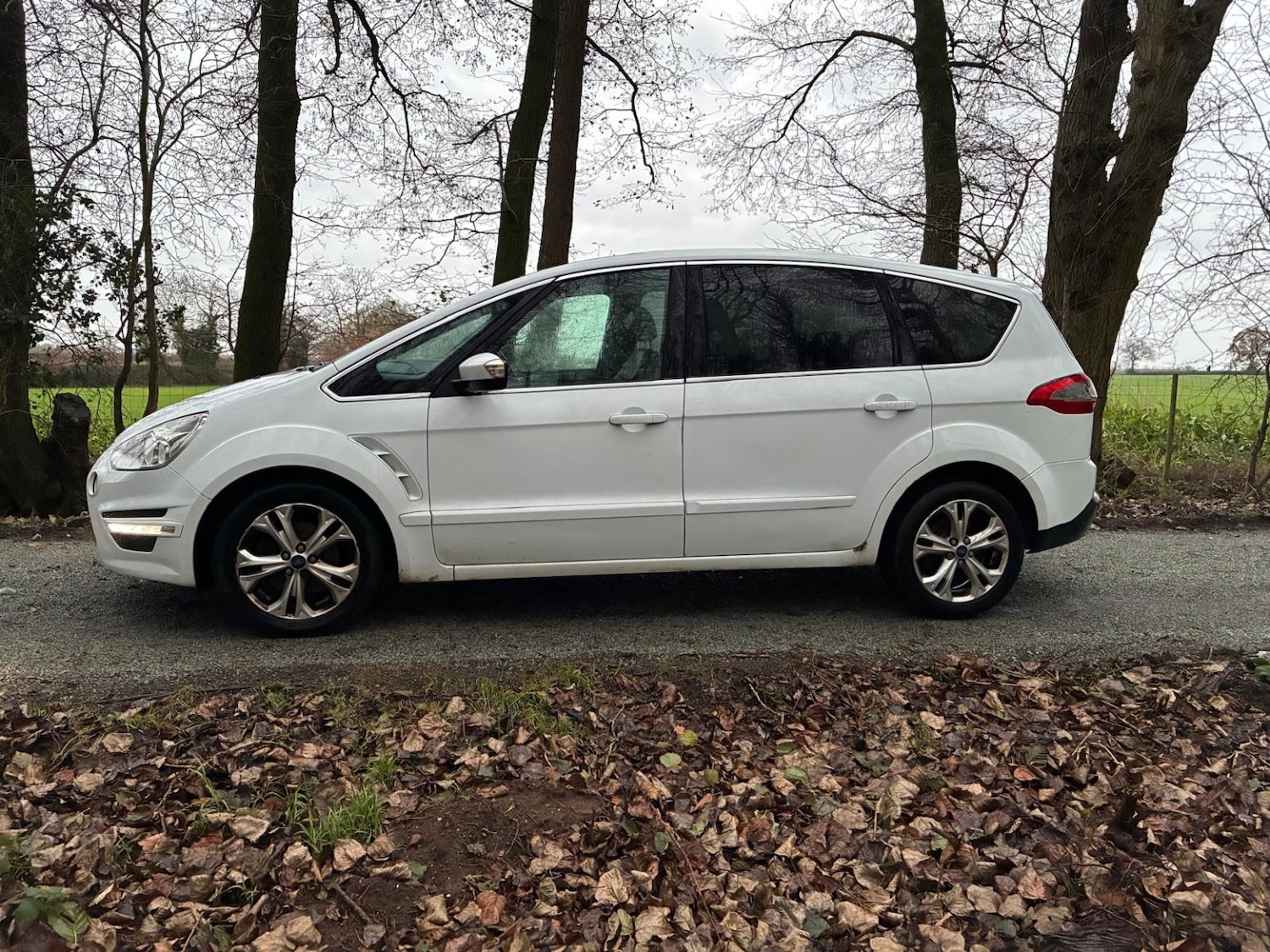Used Ford S-Max 2013 for sale - 76911115: Photo 4