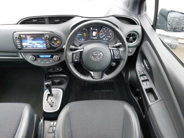 Used Toyota Yaris 2017 for sale - 76217862: Photo 11
