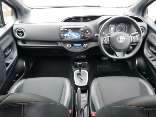 Used Toyota Yaris 2017 for sale - 76217862: Photo 2