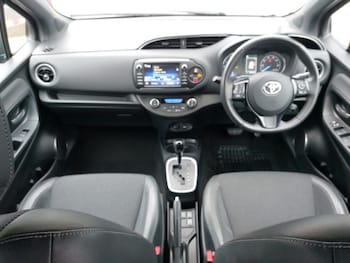 Used Toyota Yaris 2017 for sale - 76217862: Photo 2