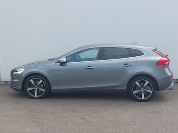 Used Volvo V40 2019 for sale - 79505886: Photo