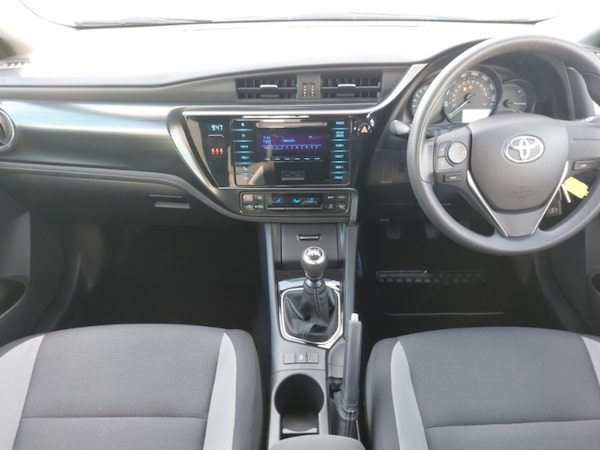 Used Toyota Auris 2017 for sale - 75738151: Photo 2