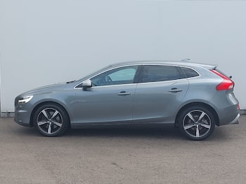 Used Volvo V40 2019 for sale - 79647694: Photo