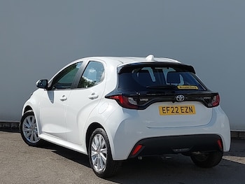 Used Toyota Yaris 2022 for sale - 75675060: Photo