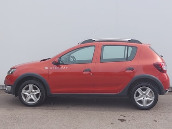 Used Dacia Sandero Stepway 2015 for sale - 79131241: Photo