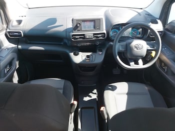 Used Toyota PROACE CITY Verso 2024 for sale - 76533050: Photo