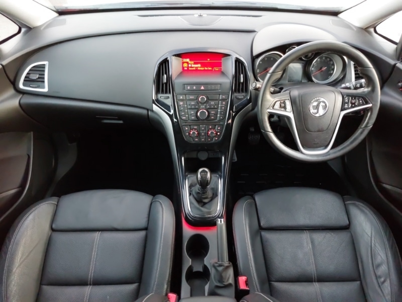 Used Vauxhall Astra 2015 for sale - 77189839: Photo 2
