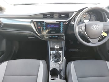 Used Toyota Auris 2017 for sale - 76403904: Photo