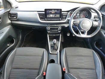 Used Kia Stonic 2023 for sale - 77837838: Photo