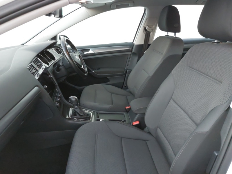 Used Volkswagen Golf 2017 for sale - 77008559: Photo 5