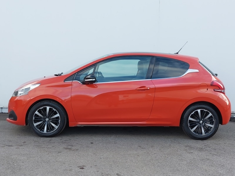 Used Peugeot 208 2015 for sale - 77881856: Photo 4