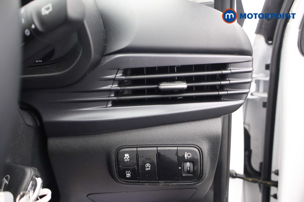 Used Hyundai i20 2024 for sale - 77354835: Photo 15