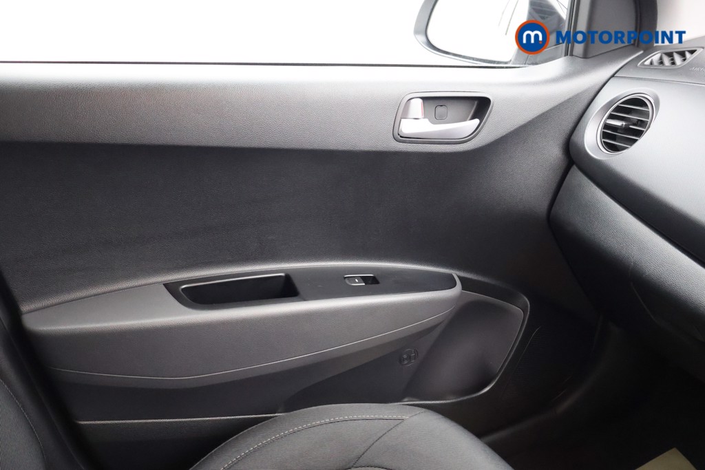 Used Hyundai i10 2017 for sale - 77161193: Photo 19