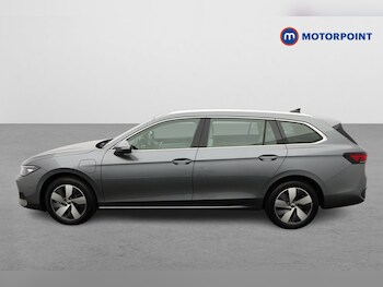 Used Volkswagen Passat 2025 for sale - 75692585: Photo