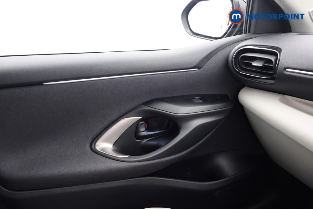 Used Toyota Yaris 2023 for sale - 76405428: Photo 21