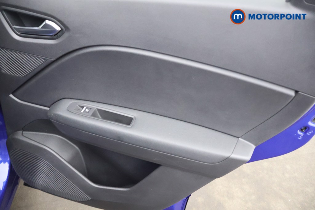 Used Renault Captur 2024 for sale - 76542477: Photo 17