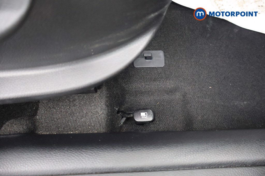 Used Kia Stonic 2019 for sale - 76252899: Photo 26