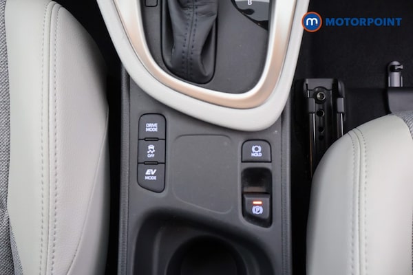 Used Toyota Yaris 2021 for sale - 76232125: Photo 24