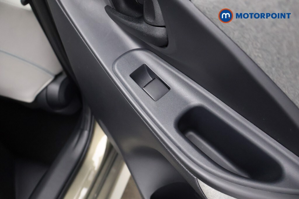 Used Toyota Yaris 2021 for sale - 76232125: Photo 38