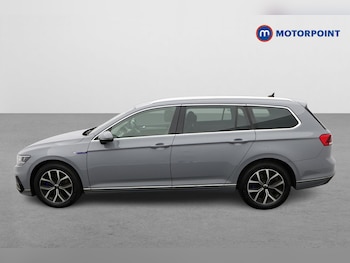 Used Volkswagen Passat 2022 for sale - 76739040: Photo