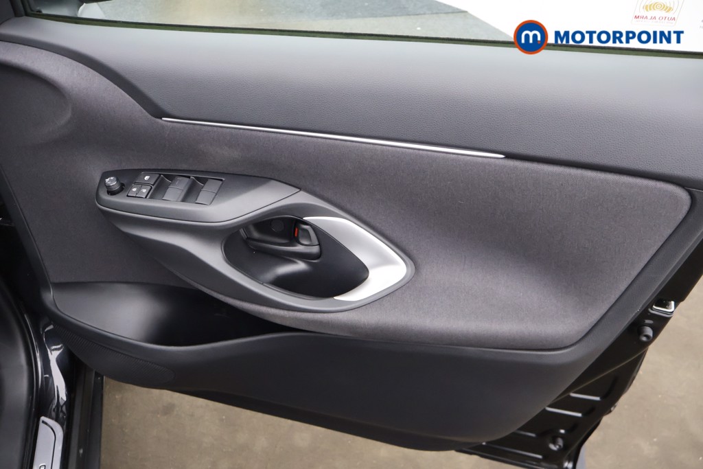 Used Toyota Yaris Cross 2024 for sale - 77845895: Photo 18