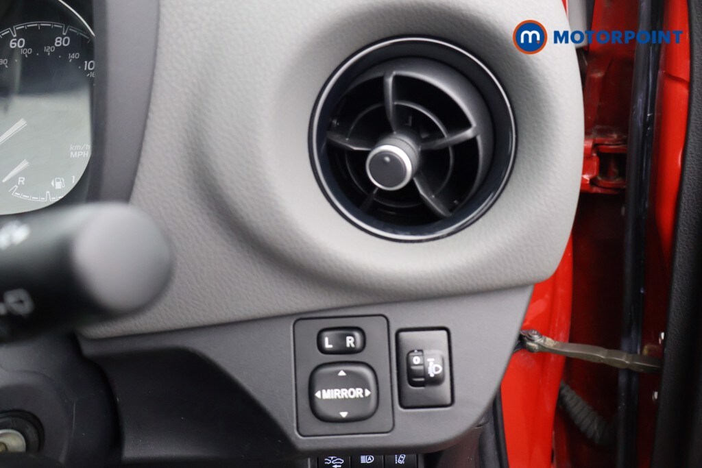 Used Toyota Yaris 2019 for sale - 76255611: Photo 15