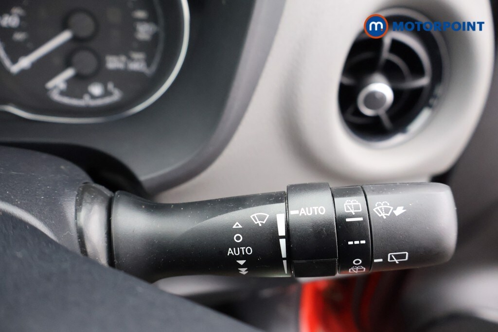 Used Toyota Yaris 2019 for sale - 76255611: Photo 18