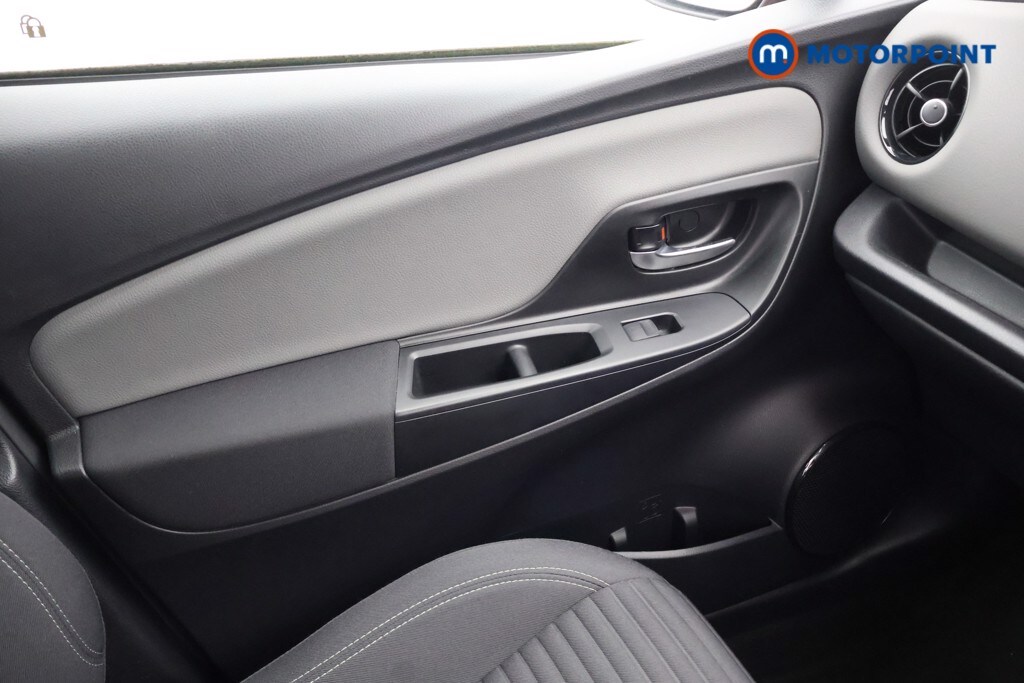 Used Toyota Yaris 2019 for sale - 76255611: Photo 21