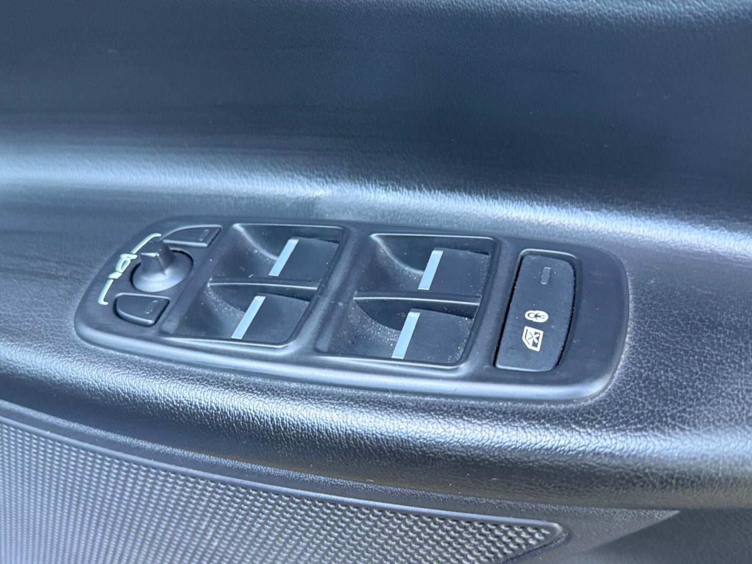 Used Jaguar XE for sale - 77267599: Photo 25