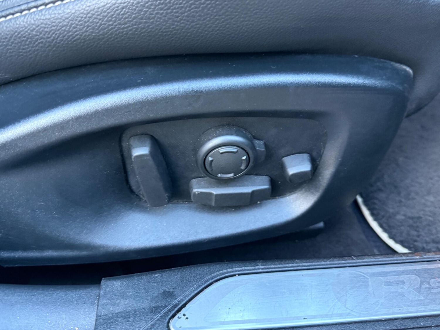 Used Jaguar XE for sale - 77267599: Photo 27