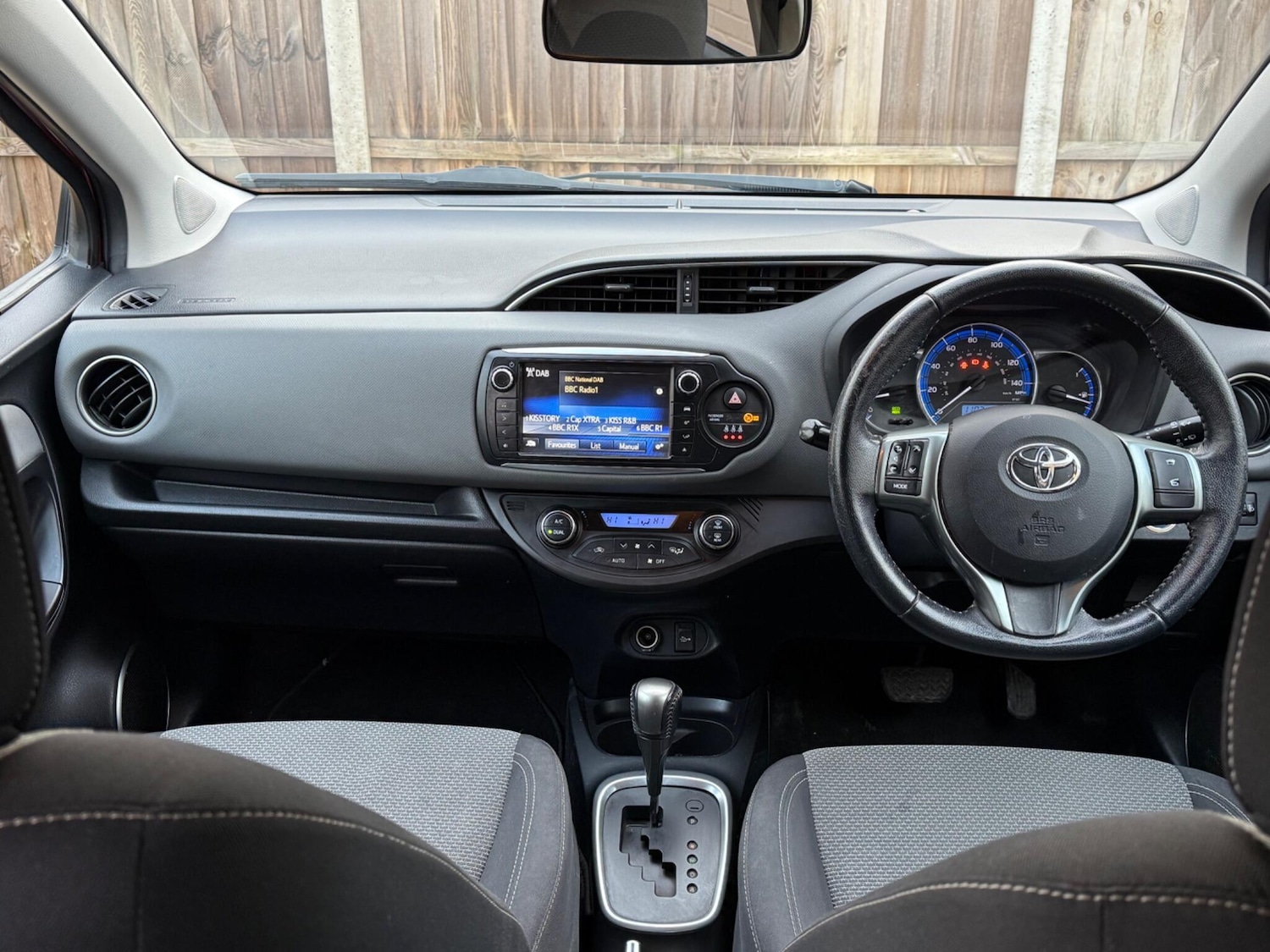 Used Toyota Yaris 2016 for sale - 76850350: Photo 17