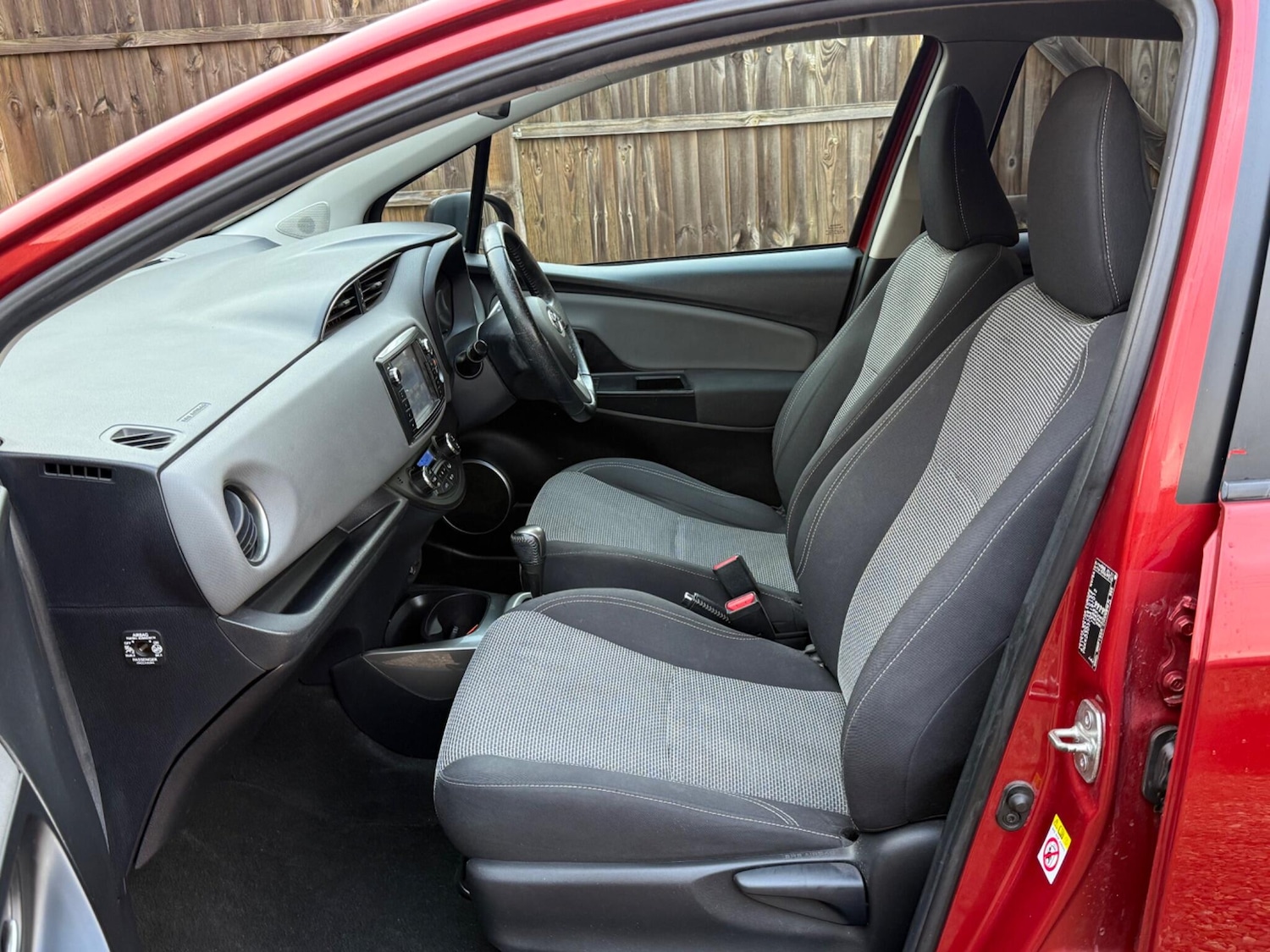 Used Toyota Yaris 2016 for sale - 76850350: Photo 19