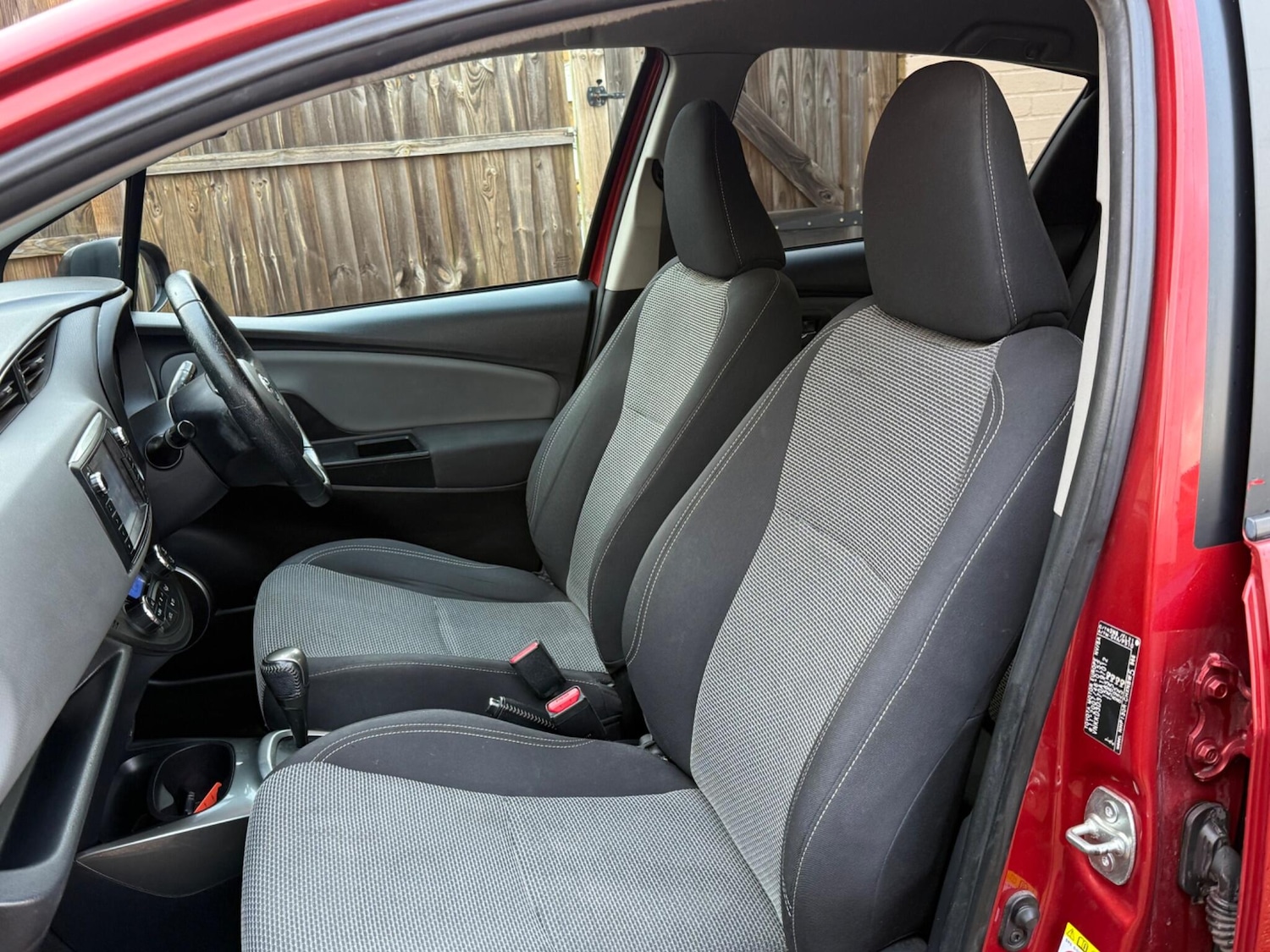 Used Toyota Yaris 2016 for sale - 76850350: Photo 20